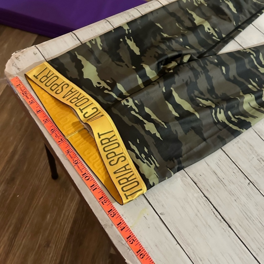 Victoria's Secret Camo Sports Bra & Leggings Set - Green, Black, Yellow - Picture 9 of 13